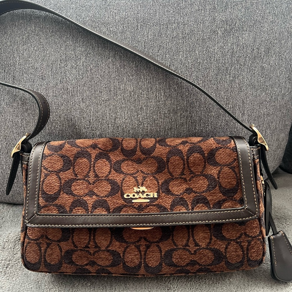 COACH Etta shoulder bag in signature chenile (C print).
